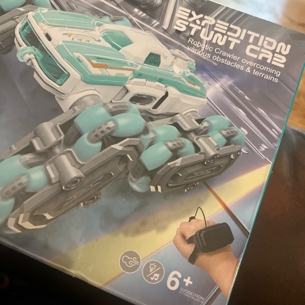 Expedition Stunt Car with Turquoise and Gray